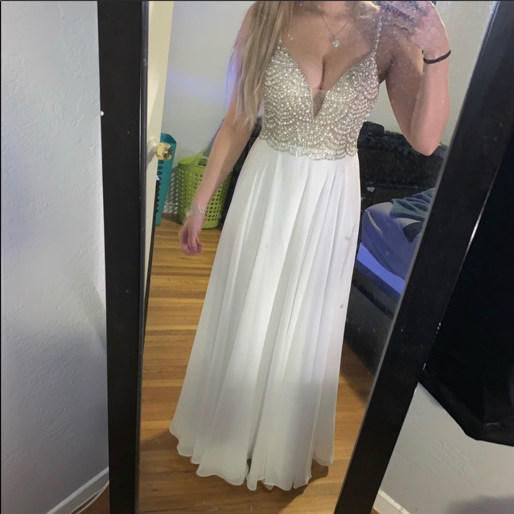 Lulus wedding/prom dress white/ off white